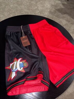 Philadelphia 76ers Mitchell & Ness shorts